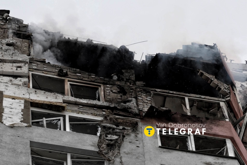 Момент влучання «шахеда» у багатоповерхівку на Троєщині потрапив на відео