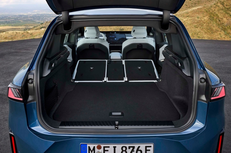 BMW iX3 LWB: 919 км ходу, 800 вольт та &laquo;мізки&raquo; від DeepSeek