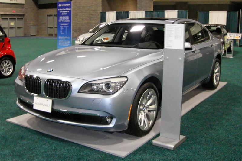 BMW радить вигнати гібриди з гаража: 29 000 авто під загрозою самозаймання