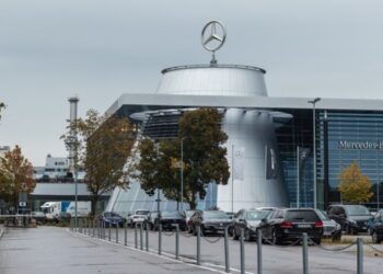 Прибуток Mercedes впав на 26%