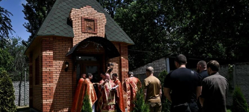«Місце, де можна усамітнитися, щоб не бути самотнім»: у Запоріжжі при батальйоні поліції особливого призначення відкрили капличку, - ФОТОРЕПОРТАЖ