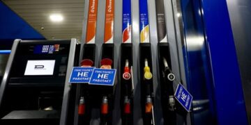 Казахстан почав постачати бензин Росії