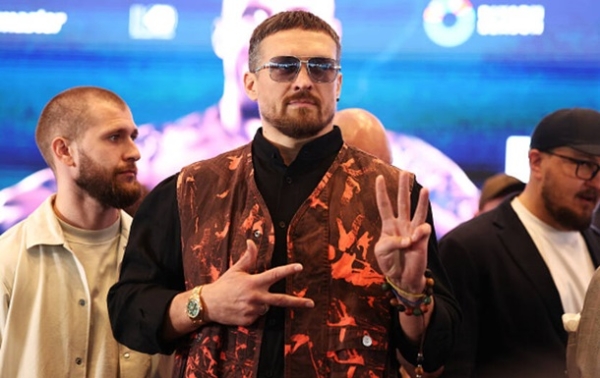 Усик пояснив, чому відмовився від усіх своїх титулів Усик пояснив, чому відмовився від усіх своїх титулів