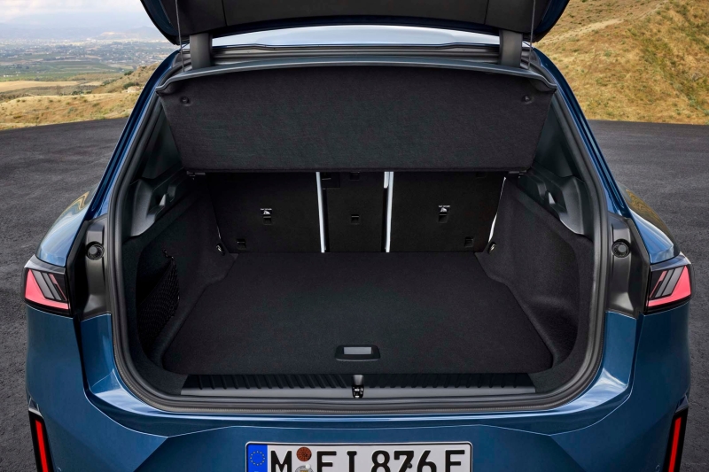 BMW iX3 LWB: 919 км ходу, 800 вольт та &laquo;мізки&raquo; від DeepSeek