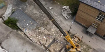 Рятувальники завершили розбір завалів у столичній багатоповерхівці, кількість жертв знову зросла