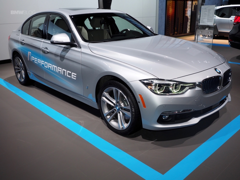 BMW радить вигнати гібриди з гаража: 29 000 авто під загрозою самозаймання