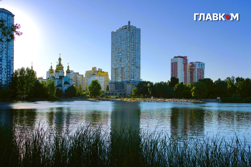 Озеро Тельбін у Києві стало яскравою локацією для літнього відпочинку: фоторепортаж