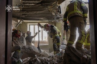 Рятувальники завершили розбір завалів у столичній багатоповерхівці, кількість жертв знову зросла