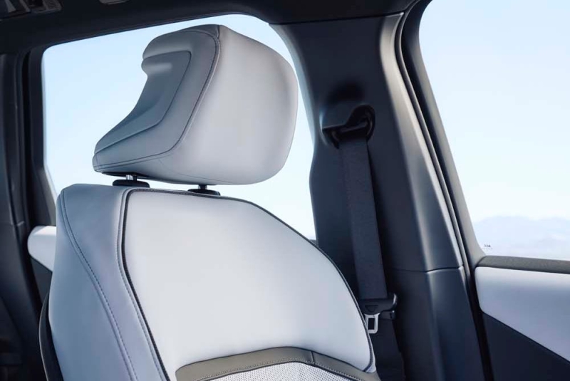 BMW iX3 LWB: 919 км ходу, 800 вольт та &laquo;мізки&raquo; від DeepSeek