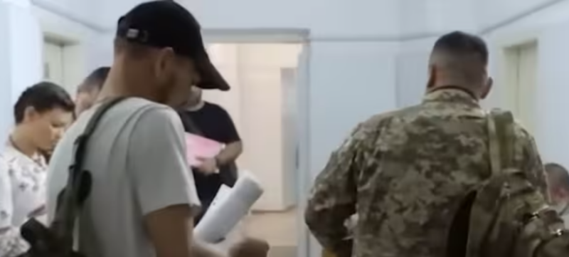 Хто може втратити бронювання: українцям пояснили нові вимоги