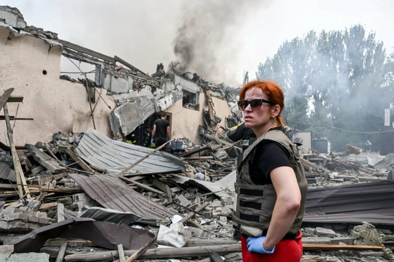 У Запоріжжі ворог атакував підприємство з доставки води: кількість постраждалих зросла до 11 осіб, - ФОТО