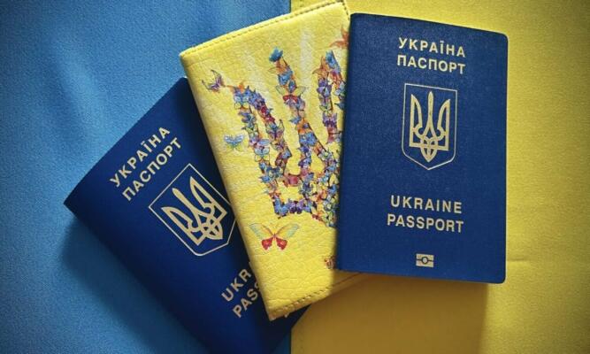 "Якщо зробити це, то ID-картки заблокують": попередили українців, які мають пластиковий паспорт