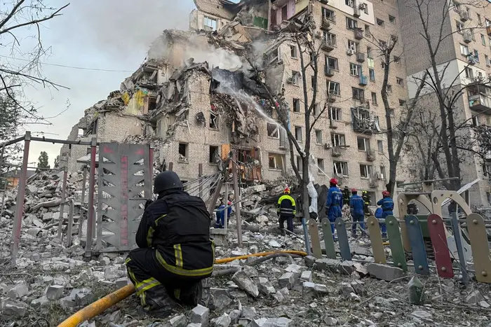 РФ вдарила по Києву: пошкоджено будинки, є постраждалі та 27 загиблих (оновлено)