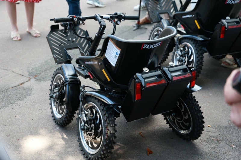 На Хмельниччині ветерани з інвалідністю отримали всюдихідні електротранспортні засоби