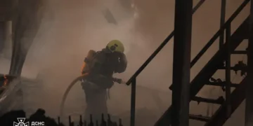 Атака на Київ: рятувальники показали наслідки