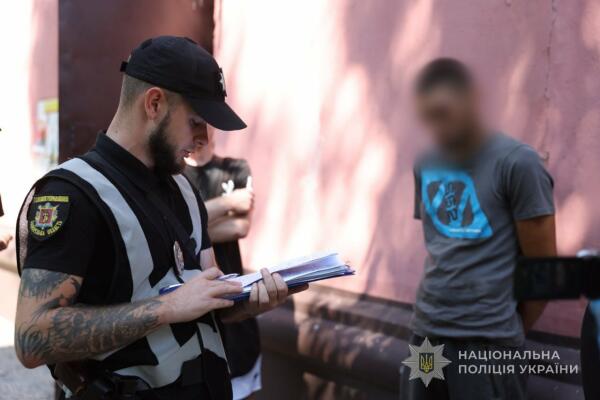 У Запоріжжі двоє чоловіків підпалили банк і РАЦС, думаючи, що допомагають СБУ