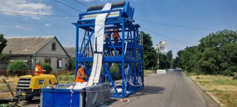 Модернізація без розриттів: у Корабельному районі за один день оновили ділянку каналізаційного колектора, - ФОТО
