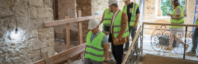 Реставрація з історією: у Миколаєві відновлюють пошкоджену обстрілами гімназію імені Аркаса, - ФОТО