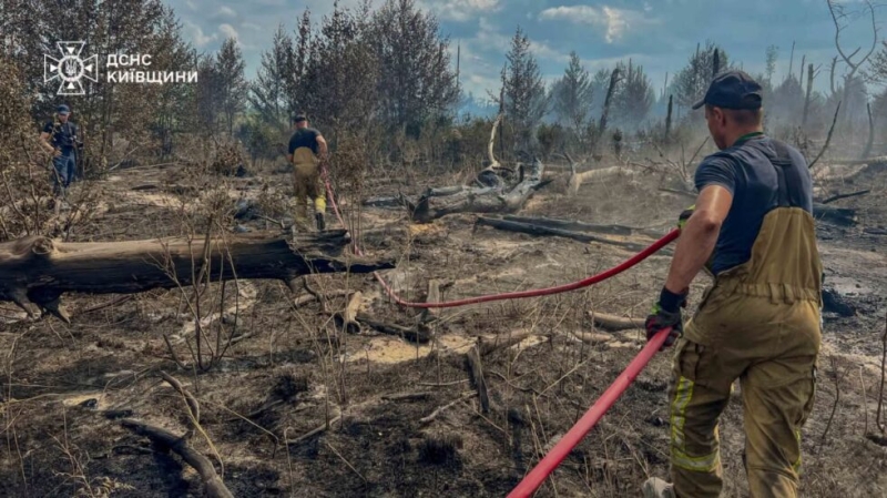 Рятувальники з Сумщини допомагають ліквідовувати масштабні пожежі у Чорнобильській зоні