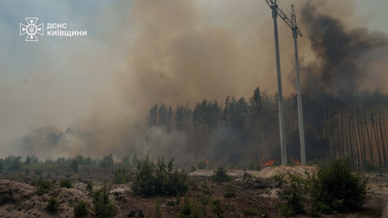 Рятувальники з Сумщини допомагають ліквідовувати масштабні пожежі у Чорнобильській зоні