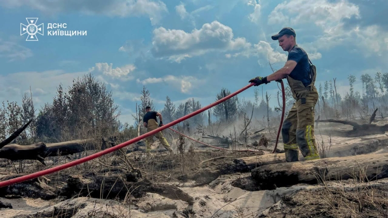 Рятувальники з Сумщини допомагають ліквідовувати масштабні пожежі у Чорнобильській зоні