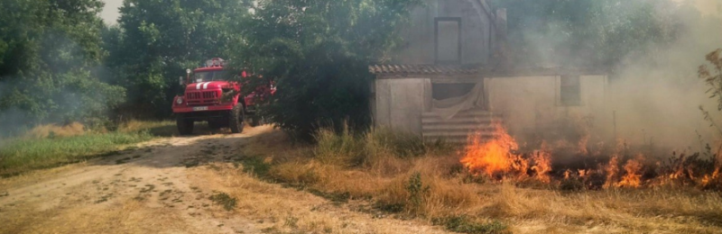 Вогняна доба на Миколаївщині: понад 100 рятувальників гасили 28 пожеж, частину з яких спричинили обстріли, - ФОТО