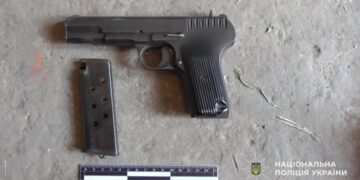 Зброя та наркотики: у мешканця Кам’янського району знайшли велику схованку