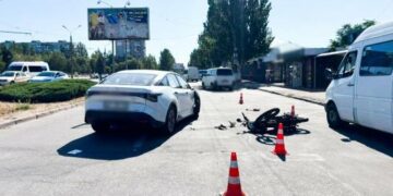 У Запоріжжі поліція встановлює обставини ДТП, в якій травмувалася неповнолітня мотоциклістка