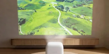 Redmi Projector 5: Xiaomi випустила бюджетні кінотеатри для стелі та стін