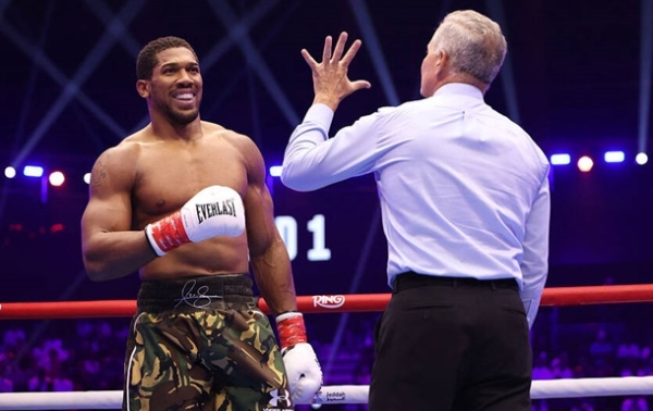 Воррен порівняв Ф’юрі і Джошуа як можливих переможців у бою Воррен порівняв Ф’юрі і Джошуа як можливих переможців у бою
