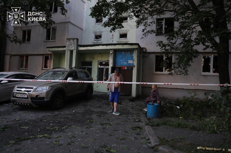 Наслідки російського обстрілу у Києві ліквідовано. Вдалося врятувати 105 людей
