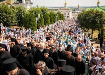 Московська церква продемонструвала, скількох своїх прихильників в час війни вона зуміла зібрати в Почаєві: кадри приголомшують (ФОТО, ВІДЕО)