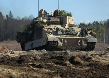 Бойова машина піхоти Bradley на полігоні