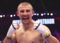 Боксер святкує перемогу на рингу у Львові