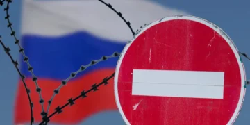 Будівля Капітолію США на тлі прапора