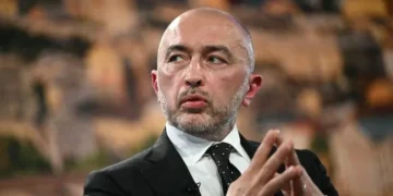 Будівля Національного банку України на вулиці