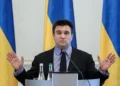 Будівля розвідувального відомства США на тлі прапора