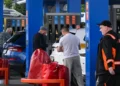 Черга автомобілів на заправці в Росії