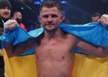 Денис Берінчик готується до бою в рингу