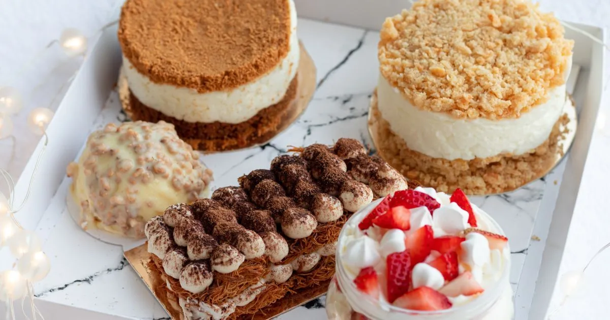 Дитина їсть здорову їжу без цукру