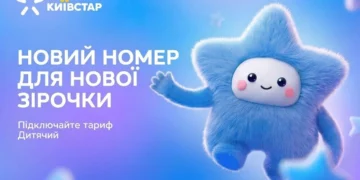 Дитина користується смартфоном з мобільним зв'язком