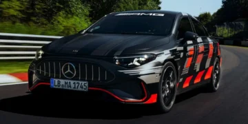 Електричний Mercedes CLA 45 на трасі Нюрбургринг