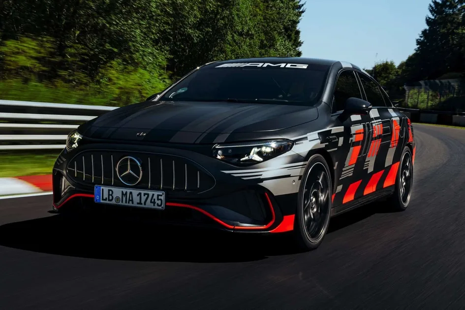Електричний Mercedes CLA 45 на трасі Нюрбургринг