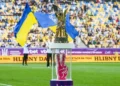 Футбольний м'яч на полі стадіону