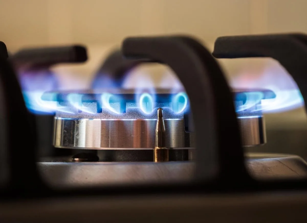 Газові вежі на родовищі в Ірані