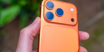 Камерний блок флагманського смартфона крупним планом