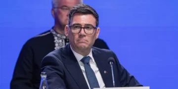 Крилата ракета повітряного базування на пілоні літака