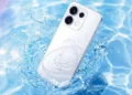 Лінійка смартфонів OPPO Reno16 на столі