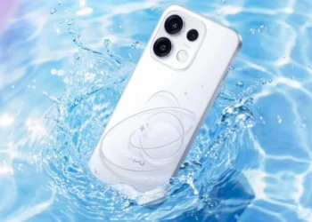 Лінійка смартфонів OPPO Reno16 на столі