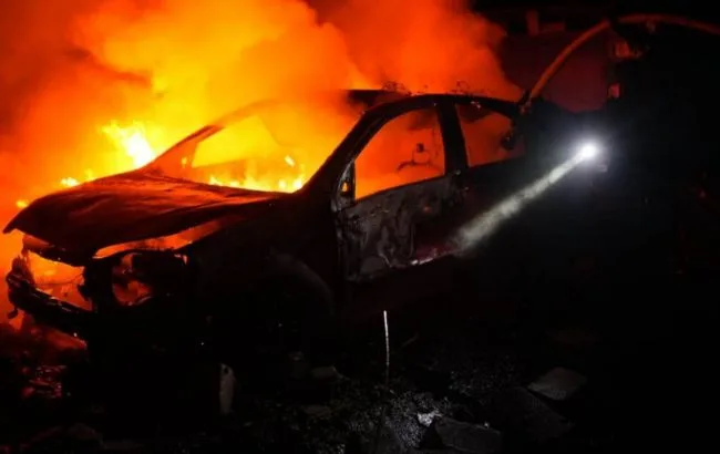 Наслідки нічного обстрілу житлового кварталу Запоріжжя